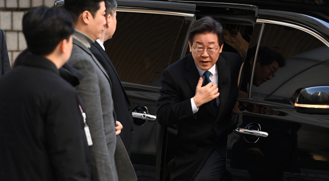김정은 ‘남한점령’ 하겠다는데… 이재명 “우리 북한” 논란
