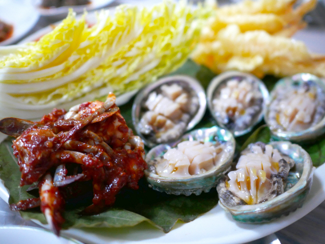 전복, 맛도 영양도 물올랐다[이우석의 푸드로지]