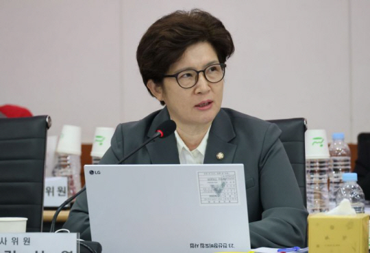 여야 女의원 막말 대결 … 용혜인 “사령관씩이나 돼서” vs  강선영 “야! 이거 안되겠네”