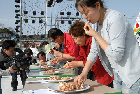 푸른 동해도 보고 대게도 맛보고…