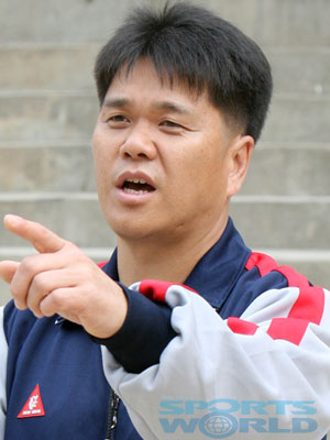 [스포츠와 사람들]김덕영 교사 “축구로 세상과 호흡 취업성공률 100%죠”