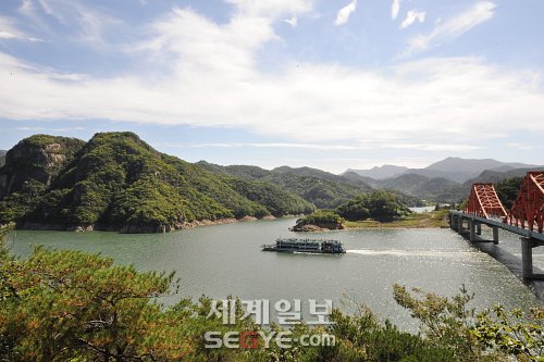 일년에 딱 한번, 비단옷 갈아입은 호반