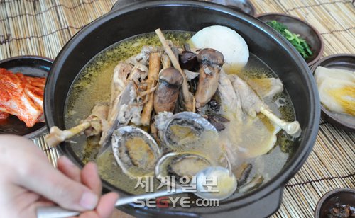 살살 녹는 대게살…힘이 쑥쑥 전복탕…울진∼감포 맛기행