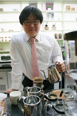 카페 티모르 정윤경 매니저 착한 커피도 맛으로 승부 합니다