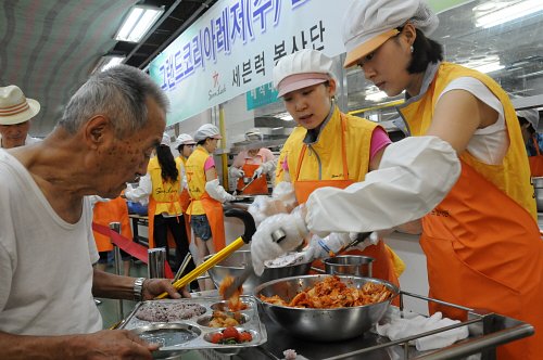 독거노인 무료급식 등 봉사 앞장