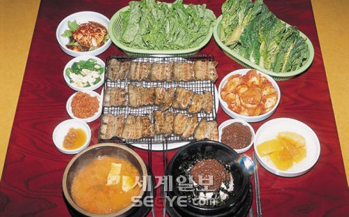 연쌈밥·연김치·연잎오리찜 여름 특식 ‘군침’