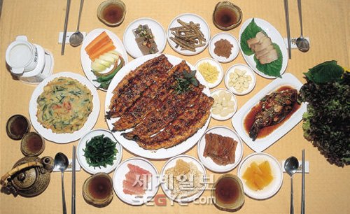 연쌈밥·연김치·연잎오리찜 여름 특식 ‘군침’