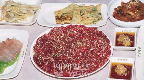 연쌈밥·연김치·연잎오리찜 여름 특식 ‘군침’