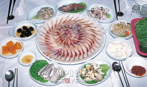 연쌈밥·연김치·연잎오리찜 여름 특식 ‘군침’