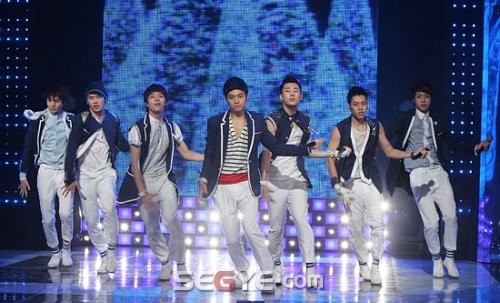 [포토on] 인피니트, 무대를 장악하는 파워풀한 안무