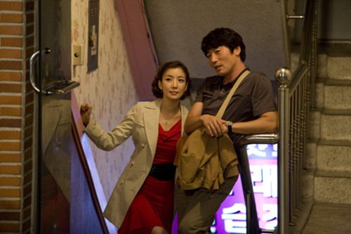 [줌인] 윤세아, 진짜 노래방 도우미보다 제가 더 진짜 같대요