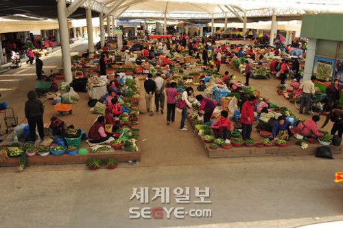 푸근한 인정 오가는 기차마을전통시장