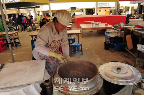 푸근한 인정 오가는 기차마을전통시장