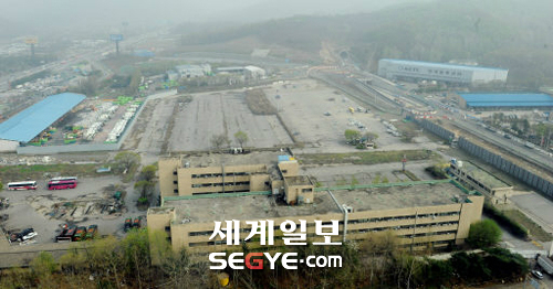 돈 받았다 선수친 崔…MB정권 뇌관 대선자금 쥐고 흔들까