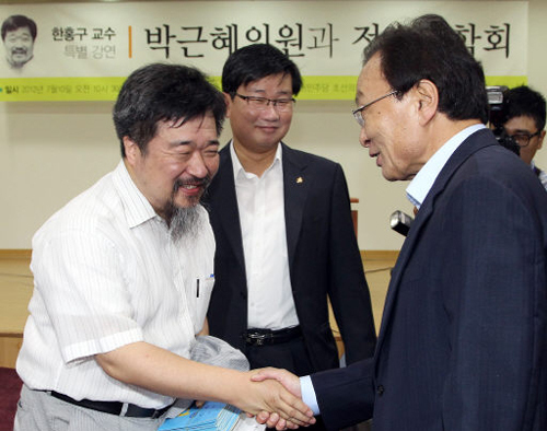 민주, 때맞춘 듯 정수장학회 공세