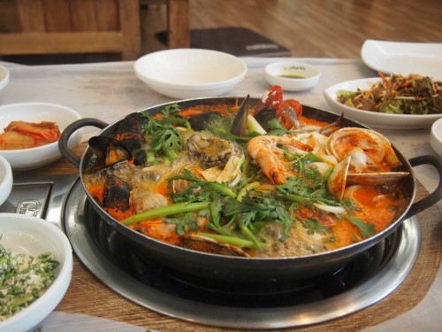 통영박여사해물탕, 신선한 해산물로 만든 국물 ‘입소문’