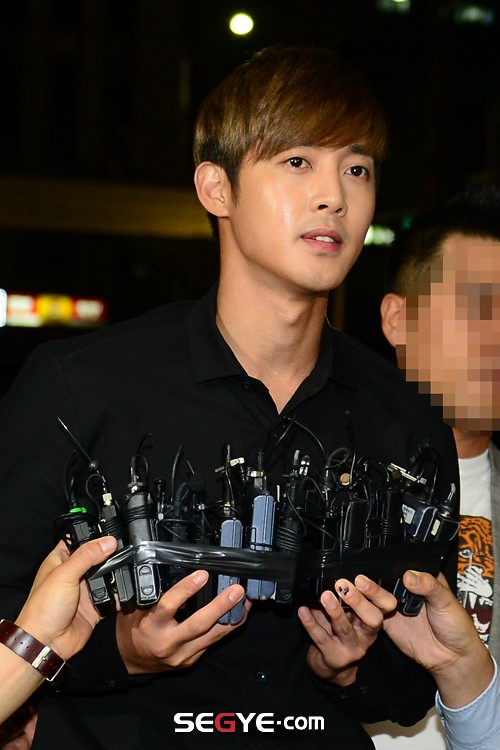 [포토] 김현중, 폭행 혐의 조사 받아