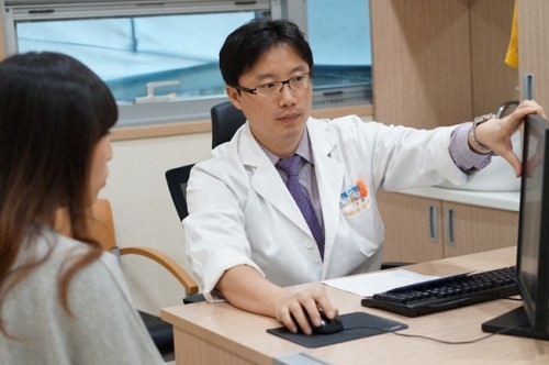 가을 추곤증 토막잠, 스마트폰 일상화…목 디스크 주의