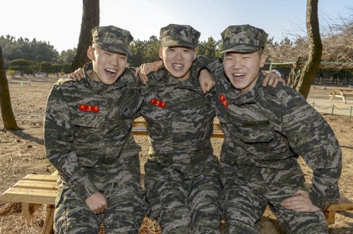 형 따라 쌍둥이 동생들도 입대 ‘해병대 삼형제’