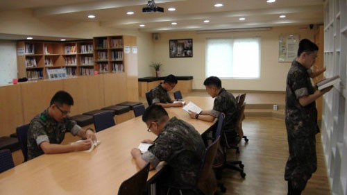 [박수찬의 軍] 손편지로 전하던 설 인사, 이젠 SNS로 해요