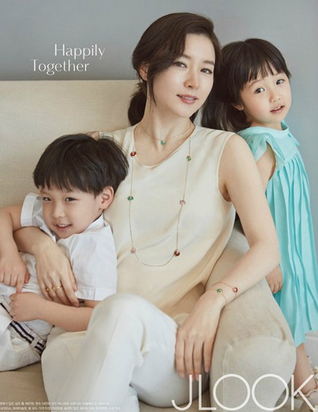 이영애, 어린이 모델 같은 쌍둥이 자녀들 엄마를 똑 닮았네