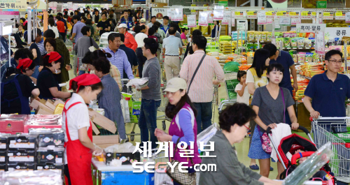 [포토] 추석 앞두고 붐비는 농협하나로마트