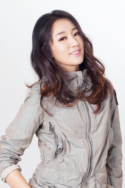쉬크한 계절의 가을과 어울리는 웨이브 헤어스타일