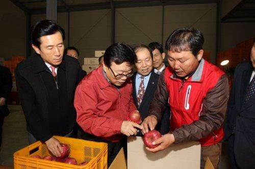 이동필 농식품부장관, 죽장 창조마을 농·기업 상생협력 현장 방문