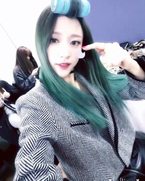 김준수 그녀 하니, 헤어스타일링 위해 머리하며 팬들 향해 하트까지? 귀여워