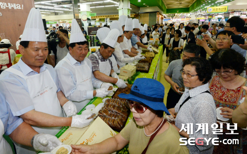 [포토]건강한 여름! 웰빙 보리밥먹고 힘내세요