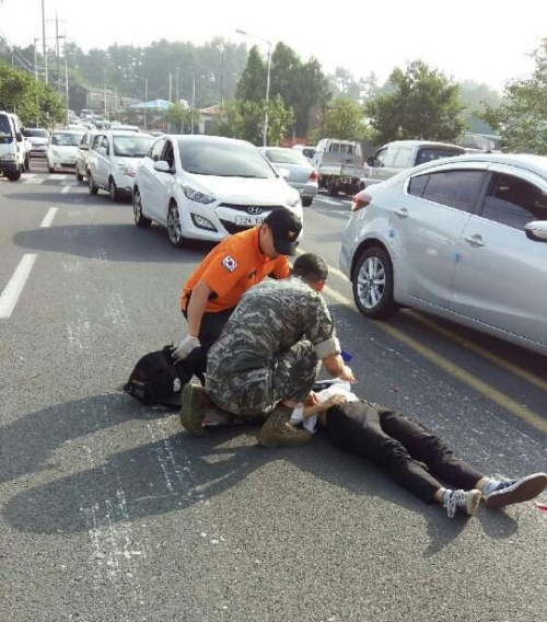 교통사고 당한 고교생 목숨 구한 해병대 김상사