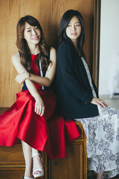 애즈원, 신곡 발표에 멤버 크리스탈 득남까지 겹경사