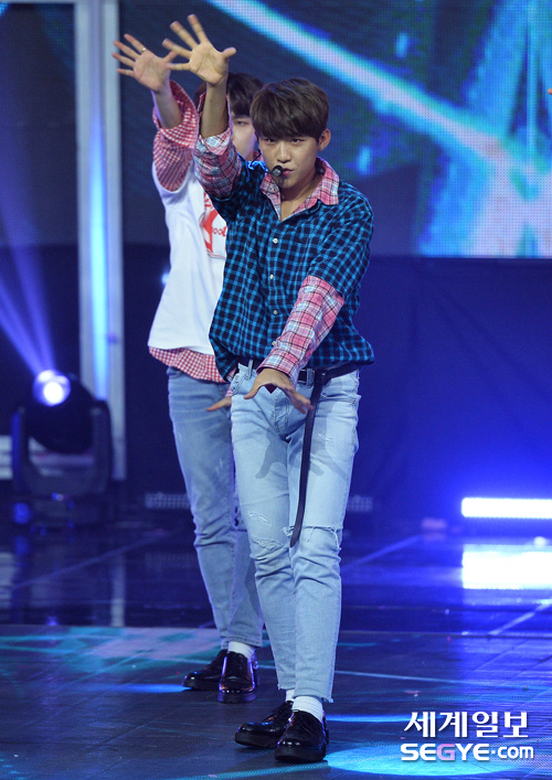 [포토] 워너원 박우진, 여심 녹이는 댄스