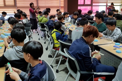 전통한지공예를 내손으로… 한국전통문화전당 체험교실 운영