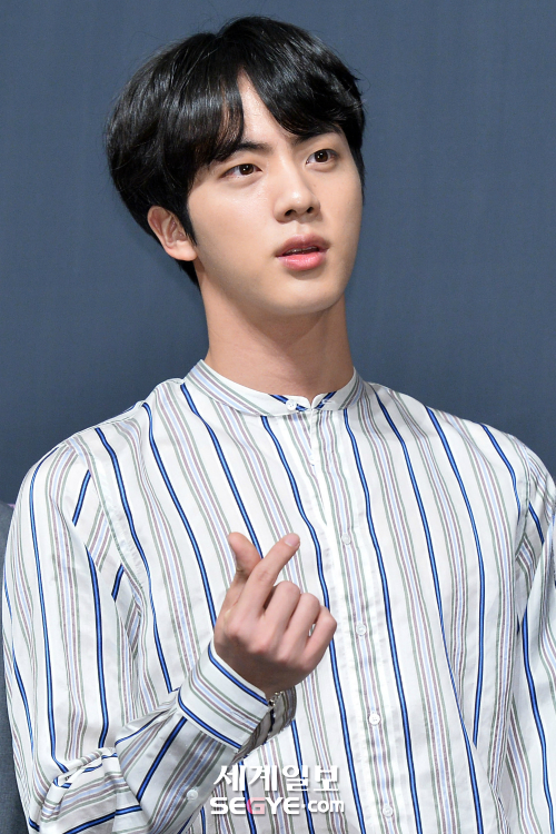 [포토] 방탄소년단 진 시크한 손하트