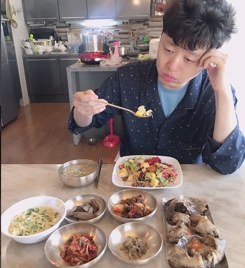 유상무, 아내가 차린 아침식탁 샐러드+간장개장 조합에 멘붕