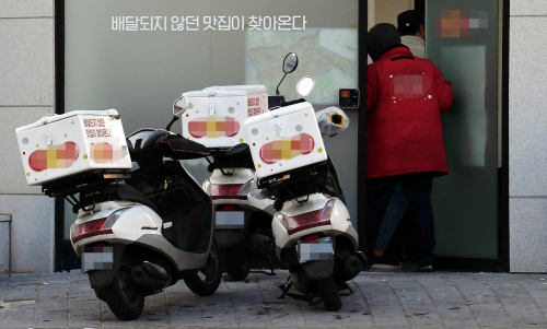 밤에 문 열어봤자 손해… 편의점=24시간 공식 깨지나 [뉴스+]