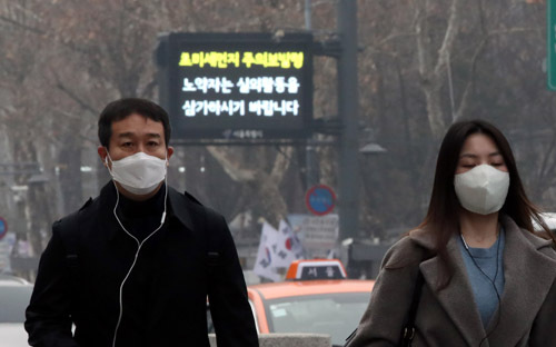 불쑥 다가온 봄… 갈 생각없는 미세먼지