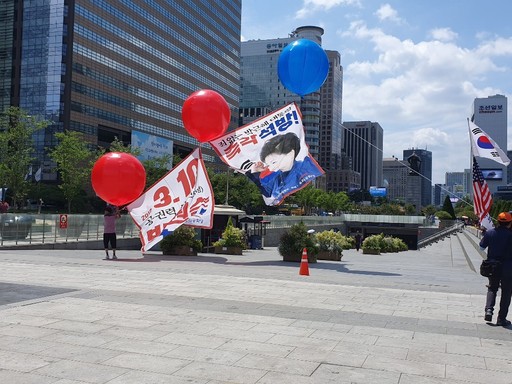 우리공화당 군대서도 더위 견뎌… 철거용역 다 막겠다