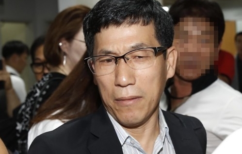 진중권 “학위 없는 내가 교수로 특채… 혹시 적폐일까봐 사표 낸다”