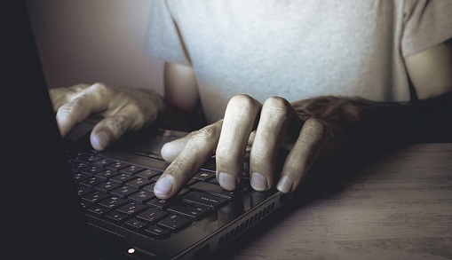성인PC방서 50대 종업원이 손님 살해 “잔고 없는 통장서 돈 빼오라고 시켜”