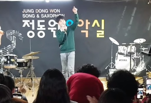 정동원 졸업식, 팬 수백명 참석해 축하…‘미니 콘서트’에 ‘커피차’까지