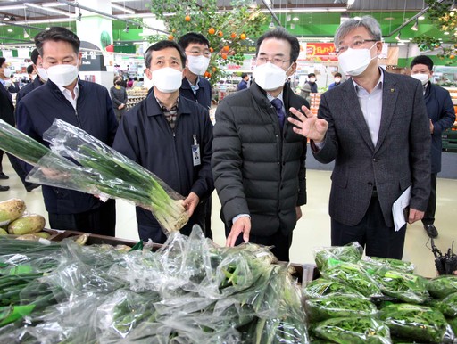 [포토] 이성희 농협회장, 농협유통 양재점 찾아 현장 점검