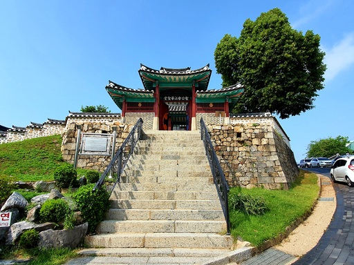 강화도령 살던 집에 접시꽃 활짝 피었네 [최현태 기자의 여행홀릭]