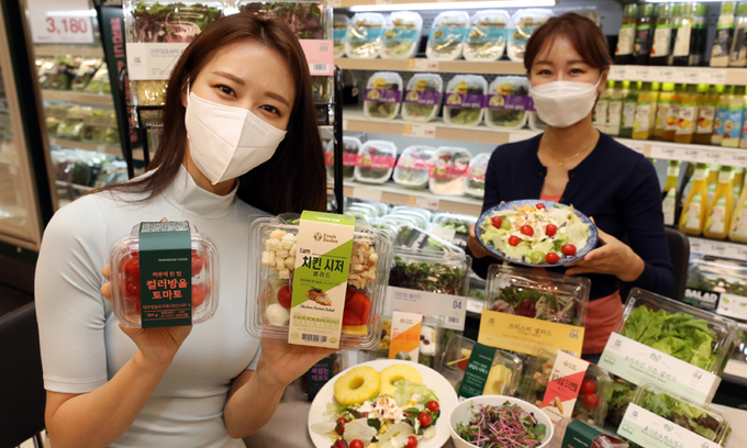 확 바뀐 샐러드·조각과일 매장