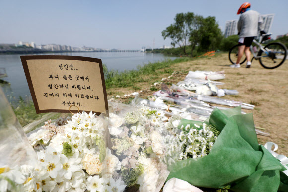 정민씨 父 “물 무서워했던 아들, 시신엔 양말 없어… 벗겨진 건지 이상”