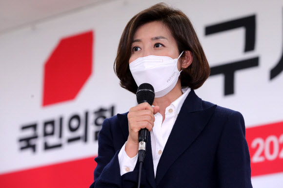 野 당권 이준석 돌풍에… 나경원 “나는 화물트럭, 스포츠카로는 대선 못 이끌어”