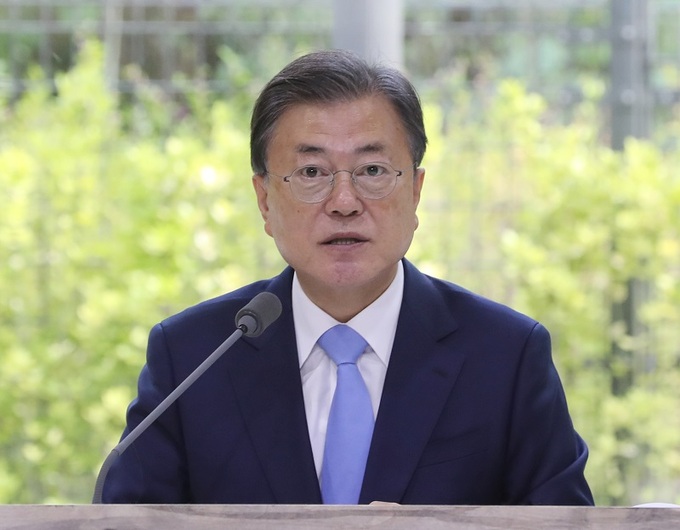 문 대통령 “2030년까지 온실가스 40% 감축, ‘국가의 명운’ 걸린 일”