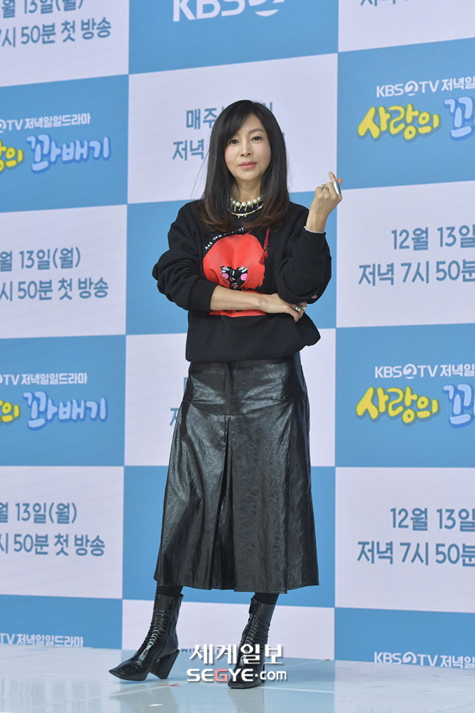 [포토] 황신혜 우아한 손하트