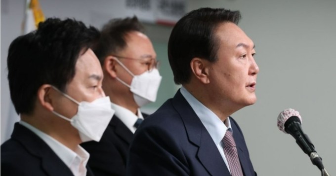 尹 “제 아내가 국민께 죄송하다고 말씀드렸고 저도 똑같은 마음”